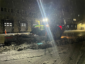 Flächenschneeschieber für Unimogs, Radlader und Traktoren